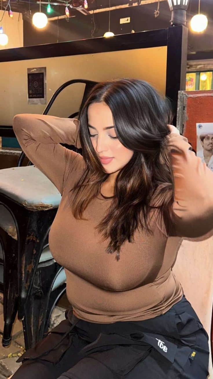 Book Girl for Night in Pakistan — natural palette portrait for realistic expectations — booking in Pakistan (Lahore, Islamabad, Karachi & more) — gallery 1/15 — asset 6