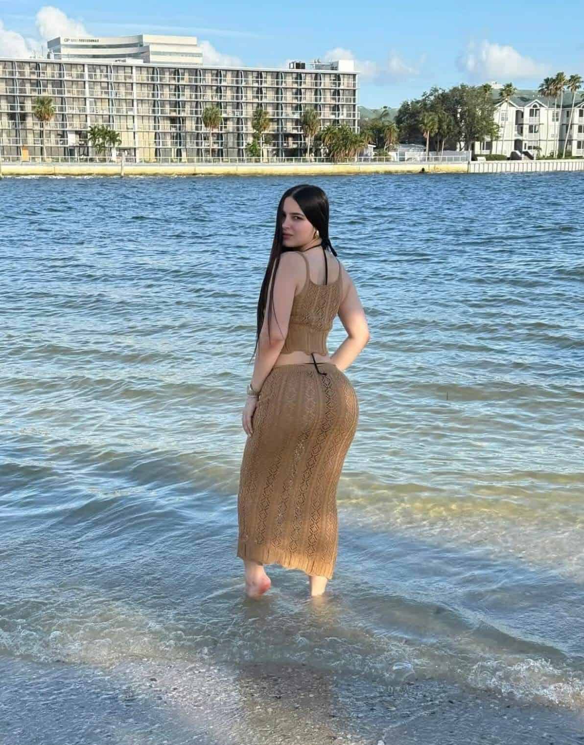 Book Girl for Night in Pakistan — discreet hotel meet portrait for overnight plans — booking in Pakistan (Lahore, Islamabad, Karachi & more) — gallery 3/15 — asset 62